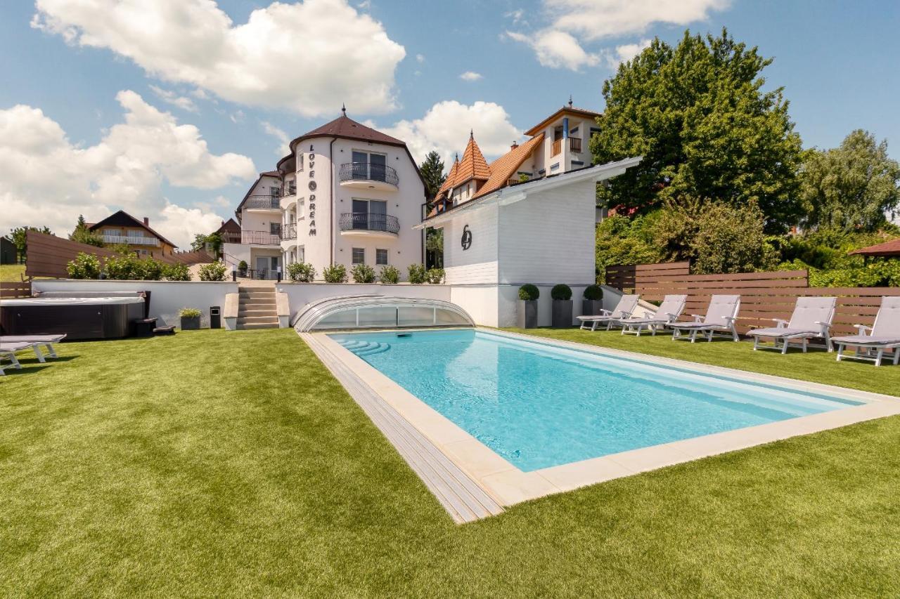 And Dream Elmenyvilla Aparthotel